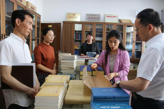 聚焦主线 找准定位 内蒙古自治区少数民族古籍征集研究室召开工作会议 